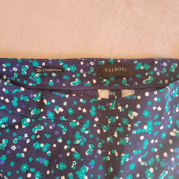 TALBOTS Blue Floral Capri Pants  Chatham Ankle Size 12 P - Picture 3 of 4